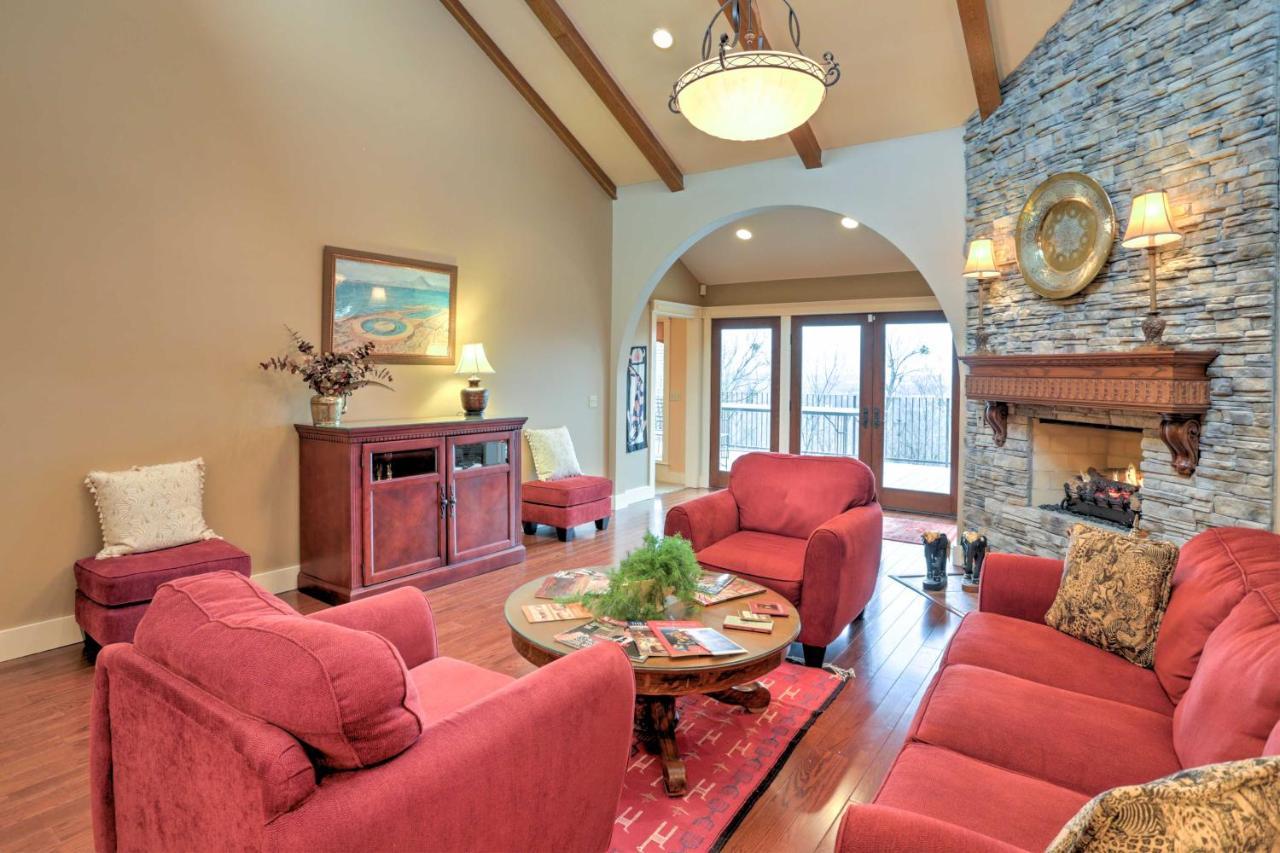 Beautiful Central Fayetteville Townhome With Views! Kültér fotó