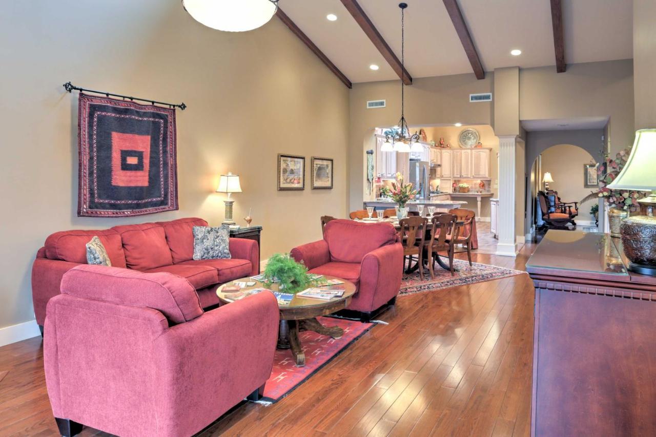 Beautiful Central Fayetteville Townhome With Views! Kültér fotó