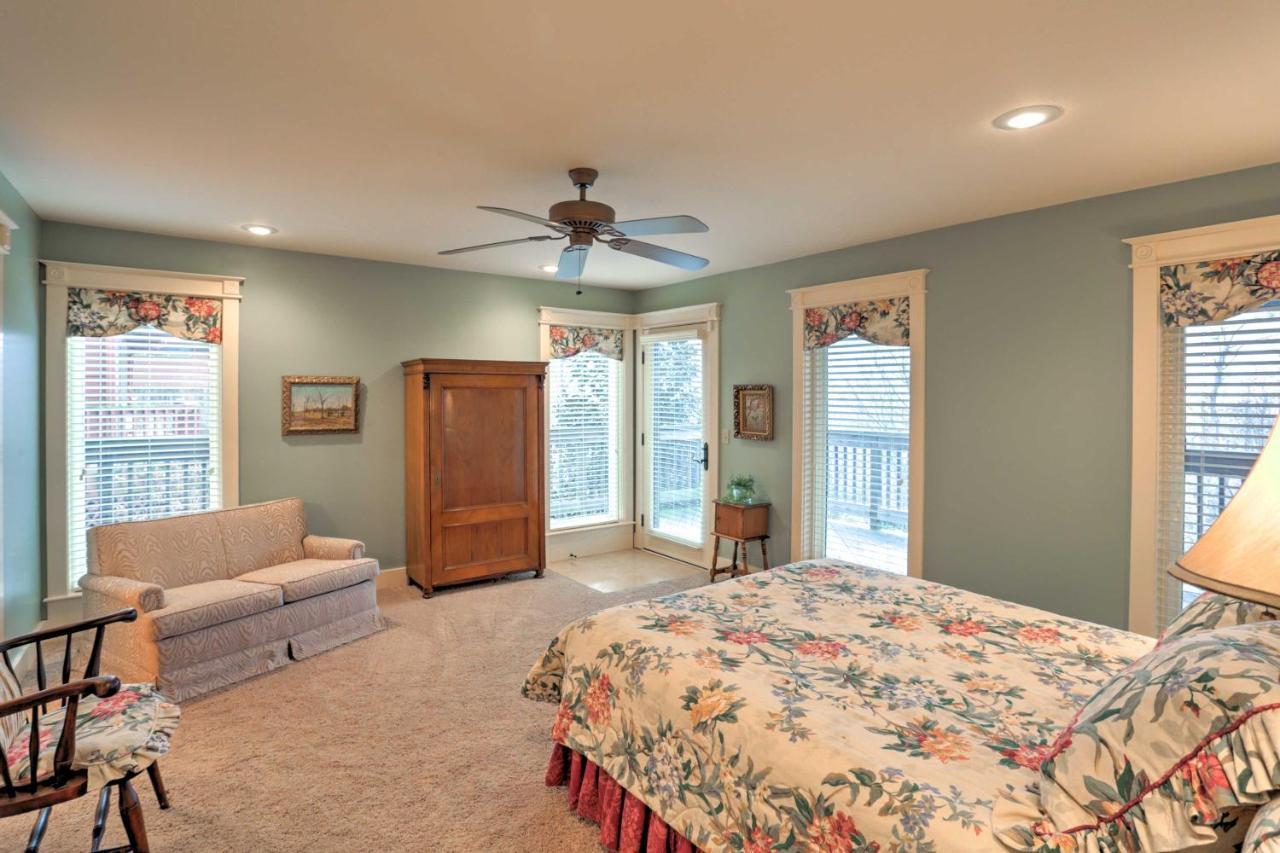 Beautiful Central Fayetteville Townhome With Views! Kültér fotó