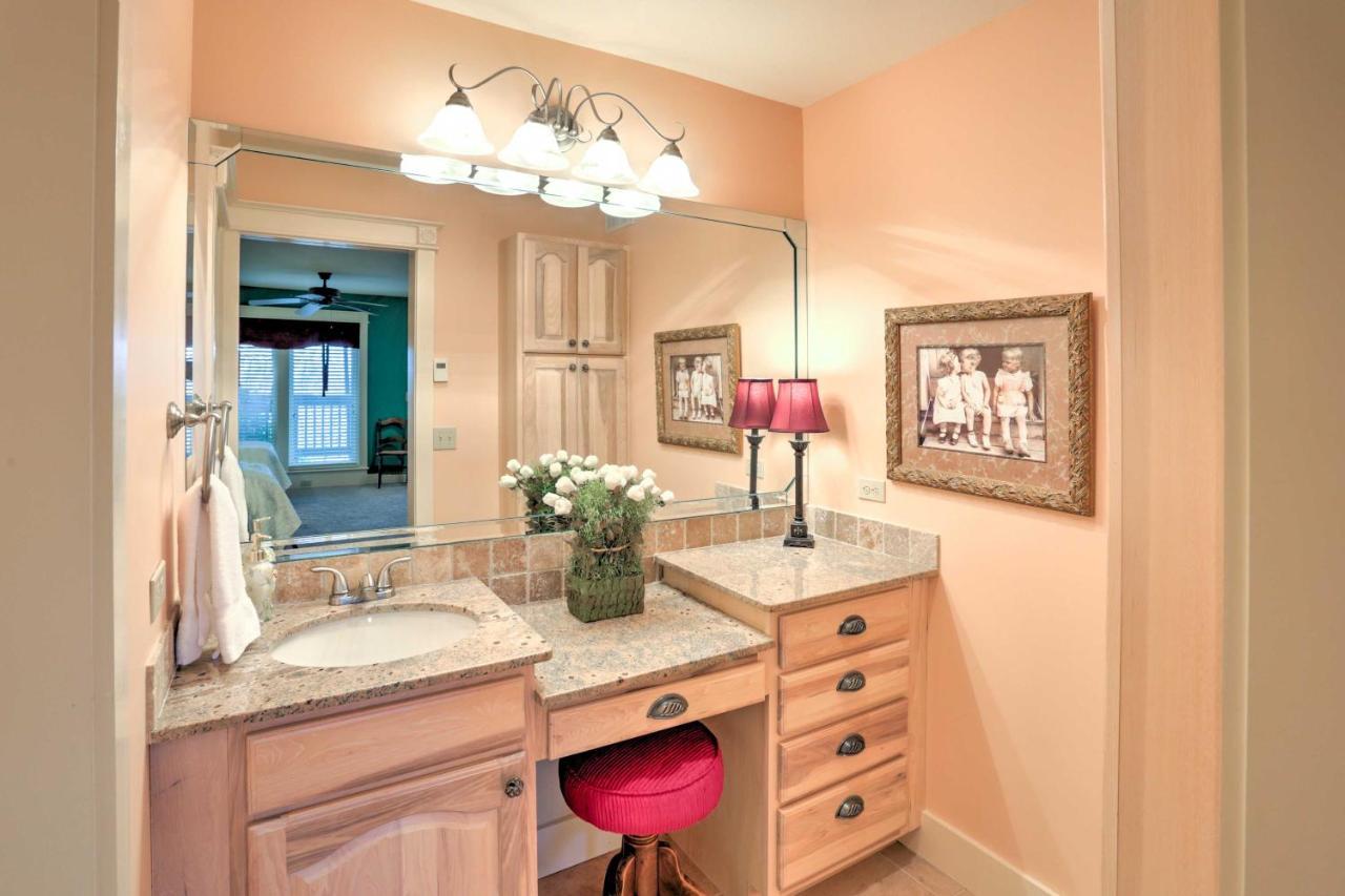Beautiful Central Fayetteville Townhome With Views! Kültér fotó