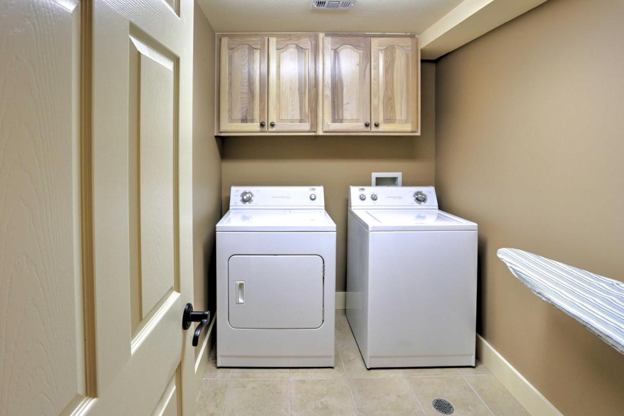 Beautiful Central Fayetteville Townhome With Views! Kültér fotó