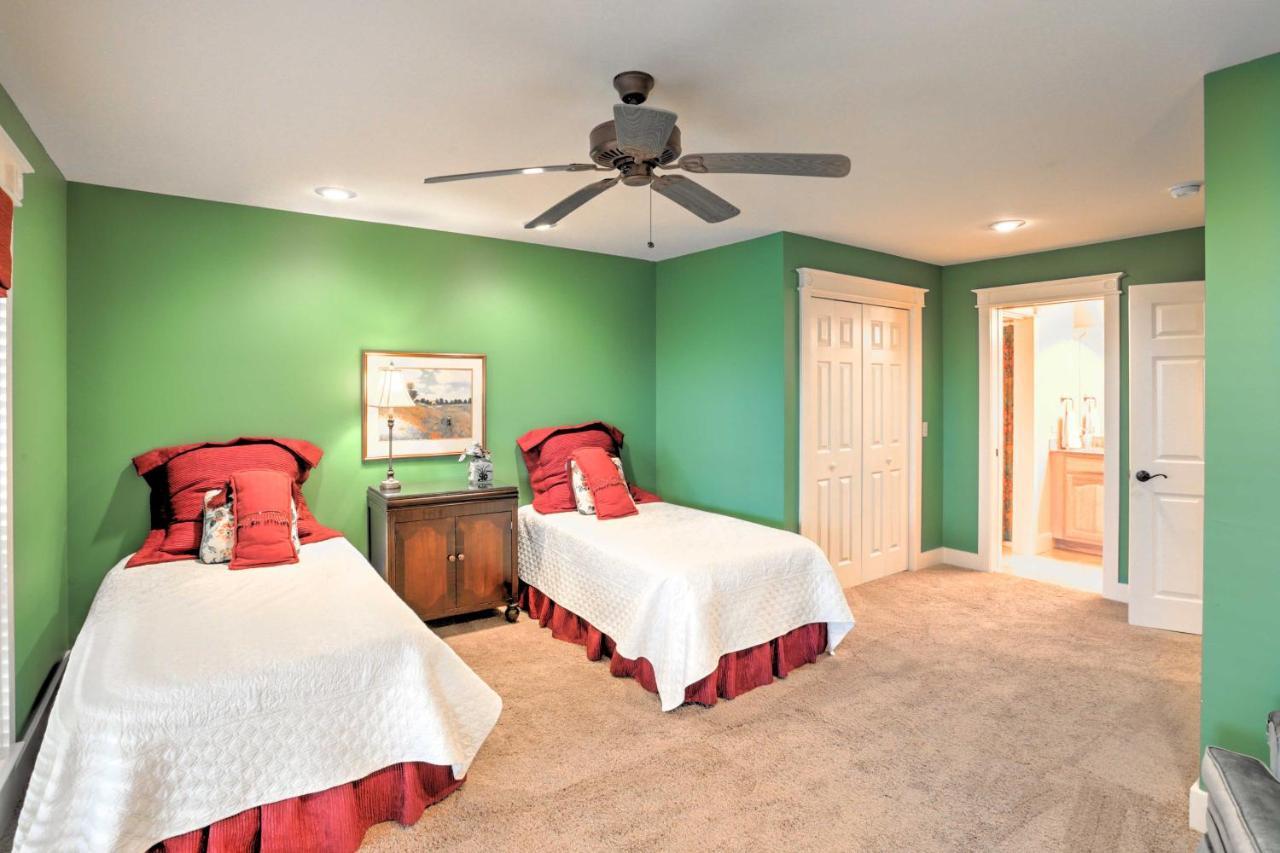 Beautiful Central Fayetteville Townhome With Views! Kültér fotó