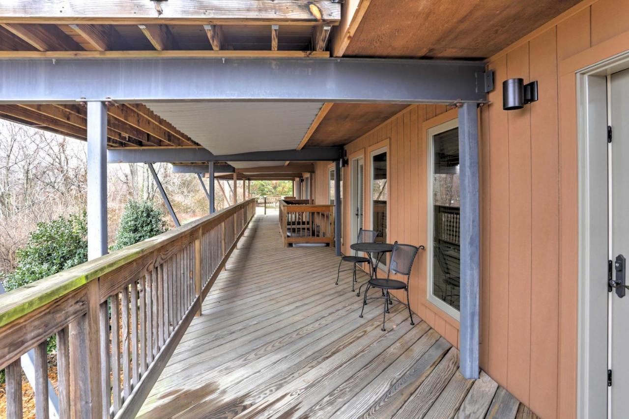 Beautiful Central Fayetteville Townhome With Views! Kültér fotó