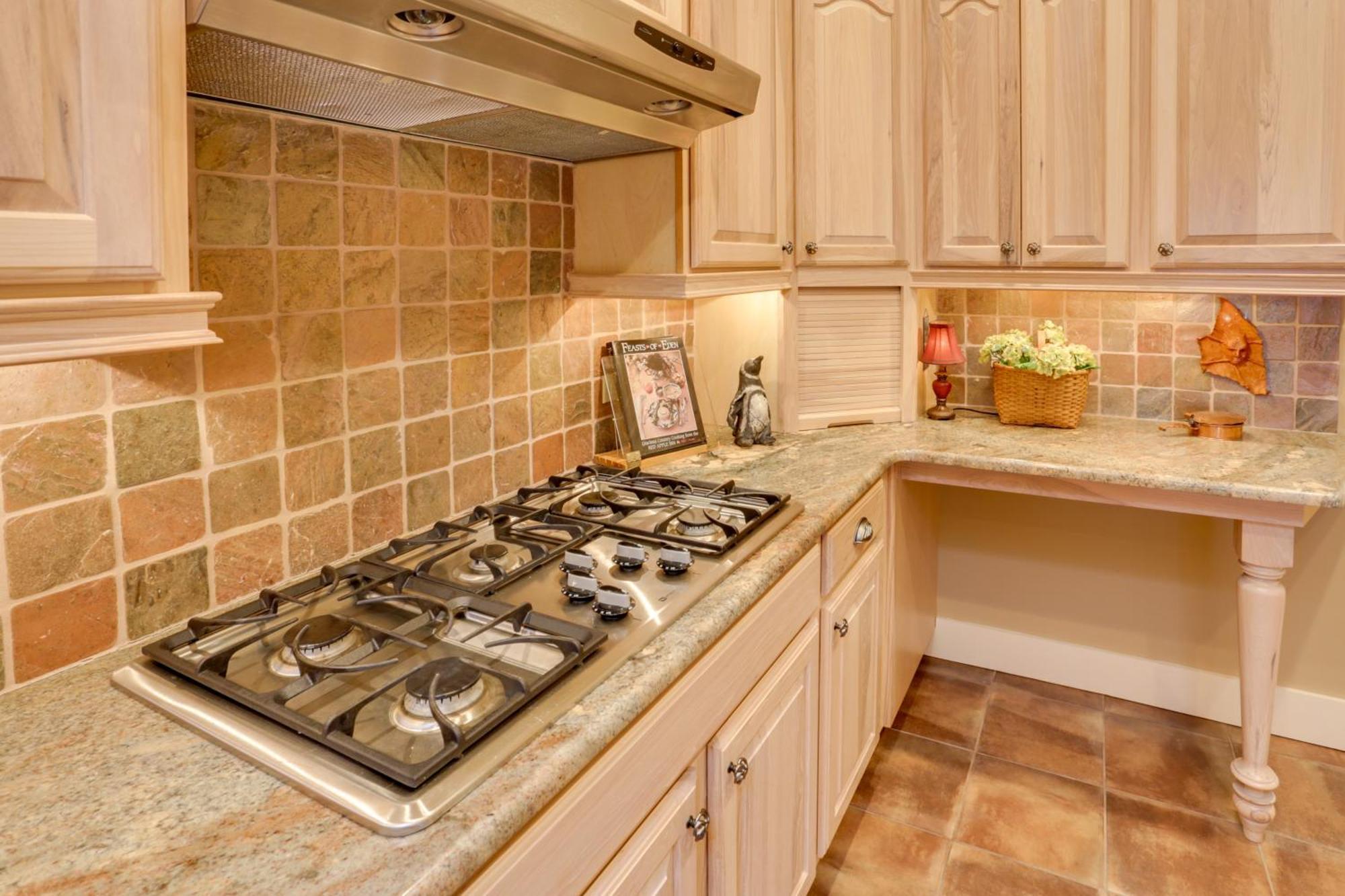 Beautiful Central Fayetteville Townhome With Views! Kültér fotó
